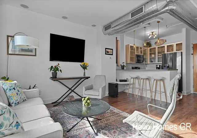 Listing Photo 4 - Condo for sale in building located at 600 Broadway Ave Nw, Kent, MI 49504 - Unit #608