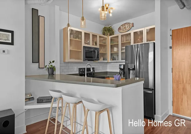 Listing Photo 5 - Condo for sale in building located at 600 Broadway Ave Nw, Kent, MI 49504 - Unit #608