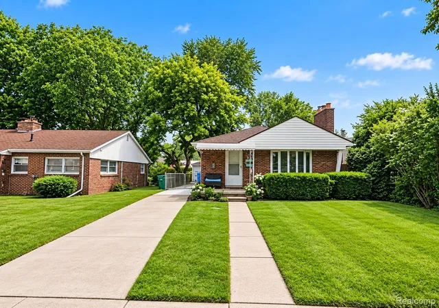 Photo 3 of Single family home for sale at 23116 Beechwood Ave, Eastpointe, MI 48021 | MLS# 20261077350 | Listing updated on 2026-10-17