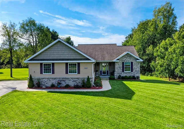 Photo 1 of Single family home for sale at 10152 Oakhill Rd, Holly, MI 48442 | MLS# 20261077360 | Listing updated on 2026-10-12