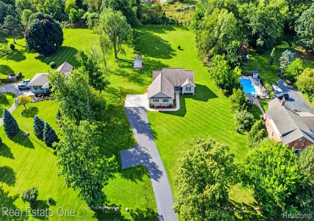 Photo 2 of Single family home for sale at 10152 Oakhill Rd, Holly, MI 48442 | MLS# 20261077360 | Listing updated on 2026-10-12