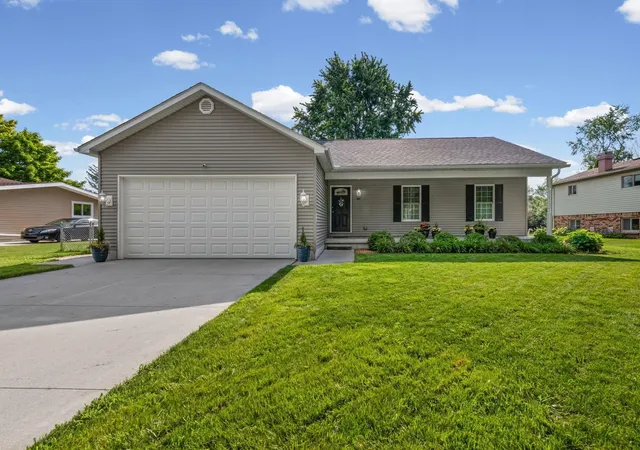 Photo 1 of Sale Pending at 625 Montana St, Marysville, MI 48040 | MLS# 58050222863 | Listing updated on 2026-10-07