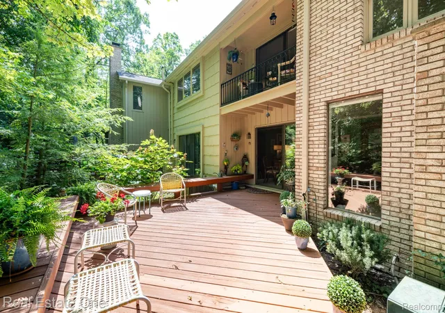 Photo 3 of Condo for sale at 1361 Knollcrest Cir, Bloomfield Hills, MI 48304 | MLS# 20261077377 | Listing updated on 2026-10-18
