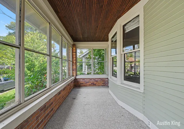 Photo 3 of Single family home for sale at 512 Curtis St Ne, Grand Rapids, MI 49505 | MLS# 65026050998 | Listing updated on 2026-10-15