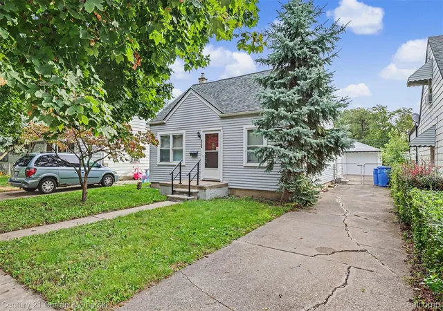 Photo 2 of Single family home for sale at 4705 Weddell St, Dearborn Heights, MI 48125 | MLS# 20261077391 | Listing updated on 2026-10-06