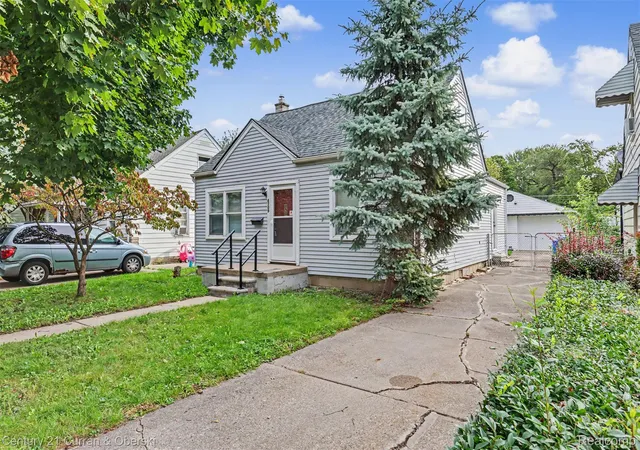 Photo 3 of Single family home for sale at 4705 Weddell St, Dearborn Heights, MI 48125 | MLS# 20261077391 | Listing updated on 2026-10-06