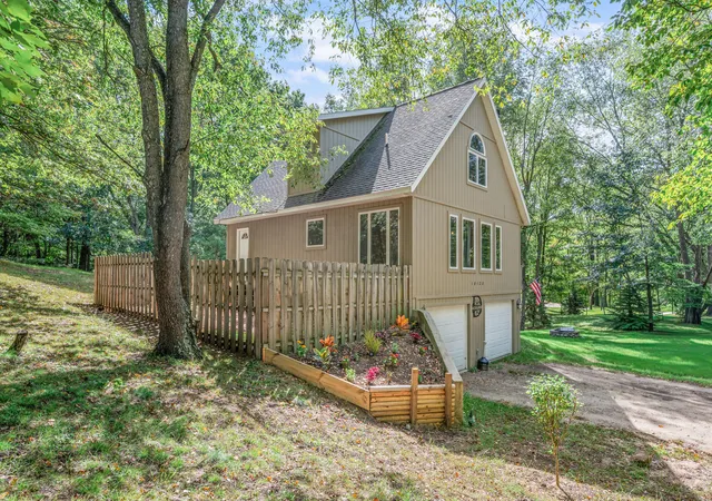 Photo 2 of Single family home for sale at 10120 Crazy Horse Trl, Stanwood, MI 49346 | MLS# 72026051014 | Listing updated on 2026-10-12