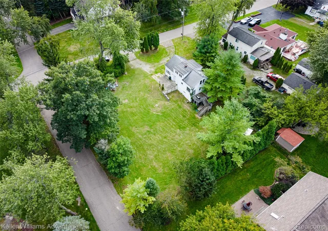 Photo 3 of Single family home for sale at 6520 Brockhurst Blvd, West Bloomfield, MI 48322 | MLS# 20261077408 | Listing updated on 2026-10-21