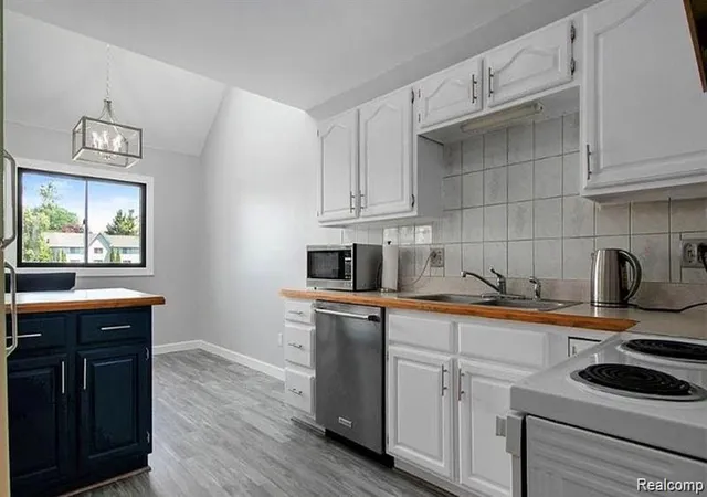 Photo 2 of Condo for sale at 7171 Bluewater Dr, Clarkston, MI 48348 | MLS# 20261077414 | Listing updated on 2026-10-17
