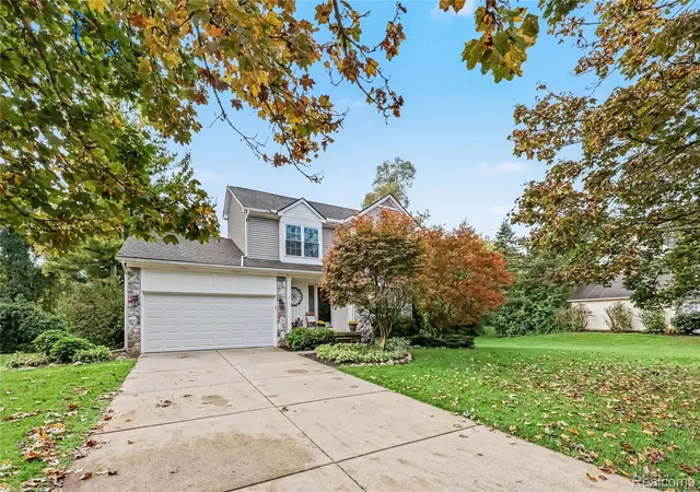 Photo 3 of Single family home for sale at 6113 Lake Waldon Dr, Clarkston, MI 48346 | MLS# 20261077417 | Listing updated on 2026-10-21