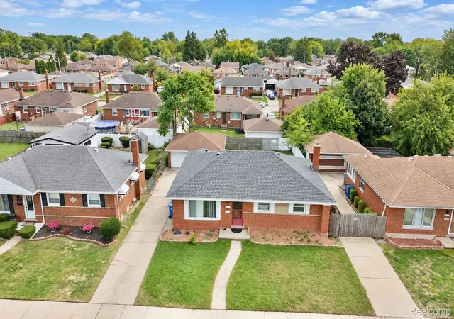 Photo 2 of Single family home for sale at 11136 Sunburst Ave, Warren, MI 48089 | MLS# 20261077423 | Listing updated on 2026-10-18