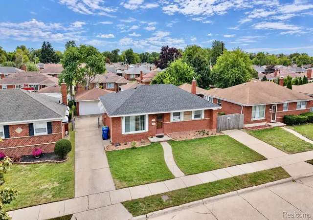 Photo 3 of Single family home for sale at 11136 Sunburst Ave, Warren, MI 48089 | MLS# 20261077423 | Listing updated on 2026-10-18