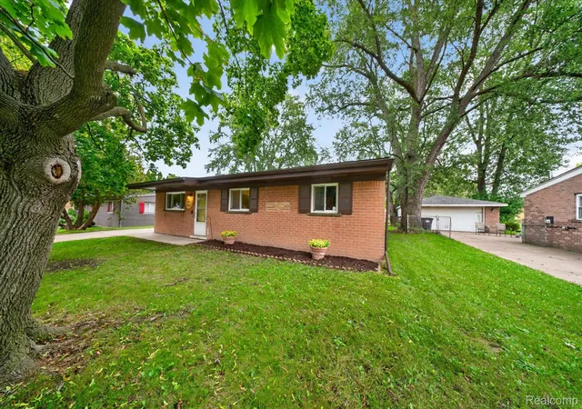 Photo 3 of Single family home for sale at 9281 Hazel St, Taylor, MI 48180 | MLS# 20261077447 | Listing updated on 2026-10-06