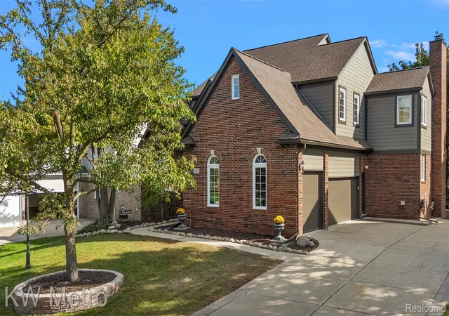 Photo 3 of Single family home for sale at 3379 Seminole Ct, Rochester Hills, MI 48309 | MLS# 20261077463 | Listing updated on 2026-10-10