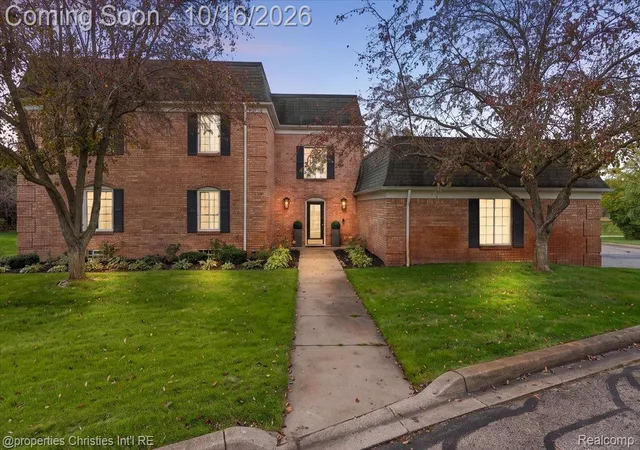 Photo 2 of Condo for sale at 150 E Long Lake Rd, Bloomfield Hills, MI 48304 | MLS# 20261077468 | Listing updated on 2026-10-16