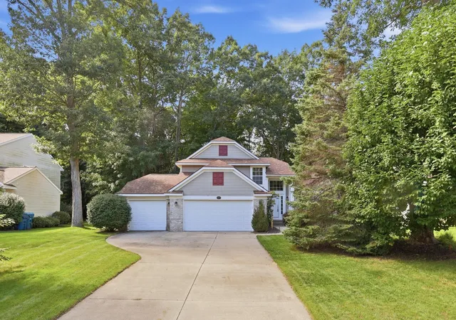 Photo 3 of Single family home for sale at 13347 Greenbriar Dr, Grand Haven, MI 49417 | MLS# 71026051075 | Listing updated on 2026-10-13