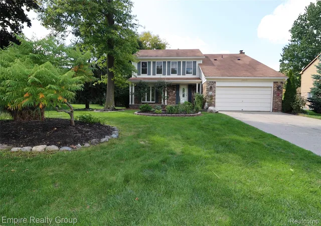 Photo 2 of Single family home for sale at 28545 Lake Park Dr, Farmington Hills, MI 48331 | MLS# 20261077518 | Listing updated on 2026-10-14