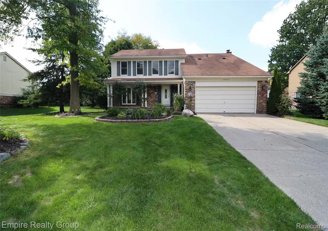 Photo 3 of Single family home for sale at 28545 Lake Park Dr, Farmington Hills, MI 48331 | MLS# 20261077518 | Listing updated on 2026-10-14