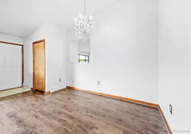 Listing Photo 5 - Condo for sale in building located at 16076 Holz Dr, Southgate, MI 48195 - Unit #112