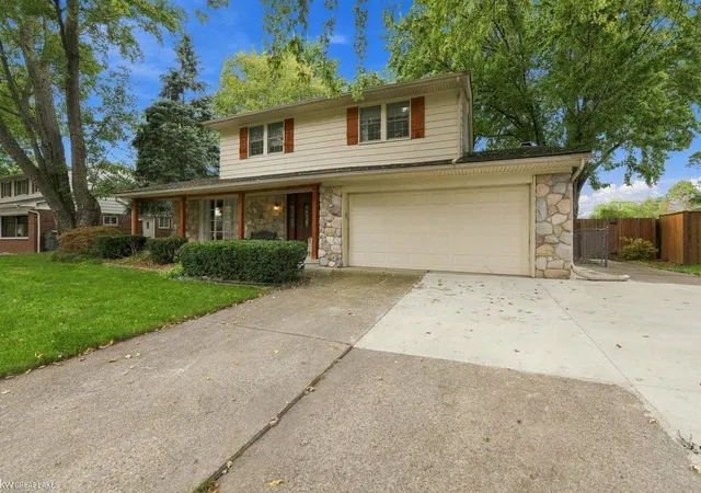 Photo 3 of Single family home for sale at 39948 Twenlow Dr, Clinton Township, MI 48038 | MLS# 58050222910 | Listing updated on 2026-10-08