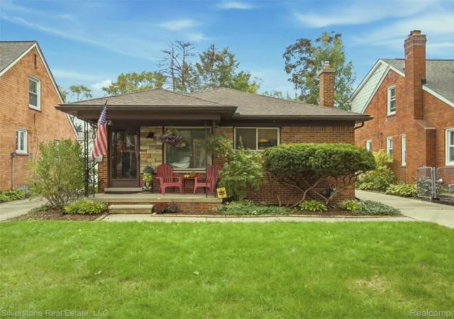 Photo 2 of Single family home for sale at 2142 Hawthorne Rd, Grosse Pointe Woods, MI 48236 | MLS# 20261077541 | Listing updated on 2026-10-18