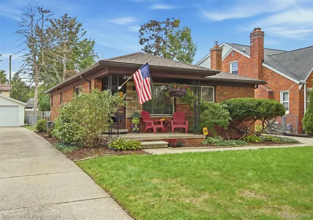 Photo 3 of Single family home for sale at 2142 Hawthorne Rd, Grosse Pointe Woods, MI 48236 | MLS# 20261077541 | Listing updated on 2026-10-18