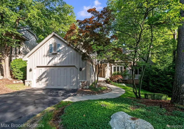 Photo 1 of Condo for sale at 4904 Woodcliff Hl Rd N, West Bloomfield, MI 48323 | MLS# 20261077561 | Listing updated on 2026-10-10