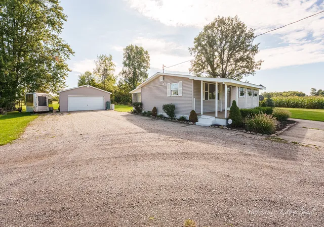 Photo 2 of Single family home for sale at 16610 48th Avenue, Coopersville, MI 49404 | MLS# 65026051120 | Listing updated on 2026-10-14