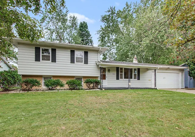 Single family home for sale at 225 Eaton St, Battle Creek, MI 49017 | MLS# 64026051128