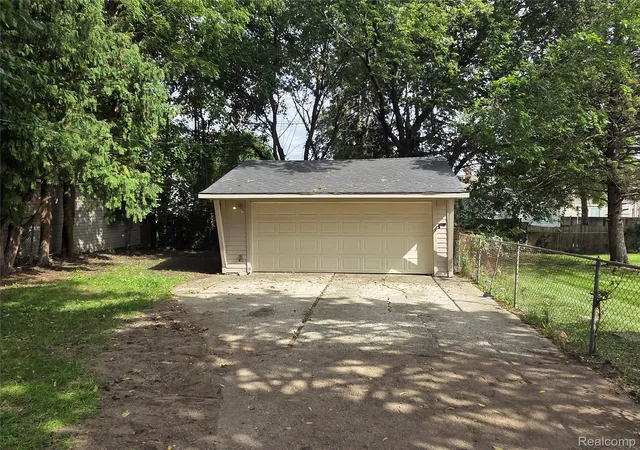 Photo 3 of Single family home for sale at 7250 Dolphin, Redford, MI 48239 | MLS# 20261077566 | Listing updated on 2026-10-08