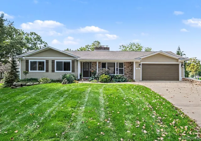 Photo 2 of Single family home for sale at 7346 Driftwood Dr, Fenton, MI 48430 | MLS# 20261077569 | Listing updated on 2026-10-11