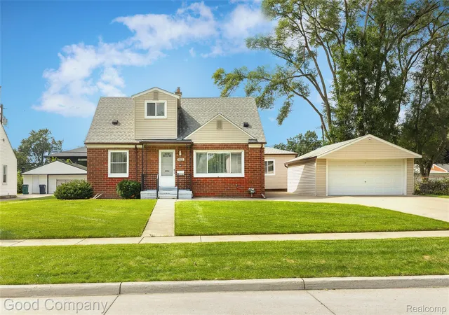Photo 1 of Single family home for sale at 4105 Durham Rd, Royal Oak, MI 48073 | MLS# 20261077570 | Listing updated on 2026-10-14