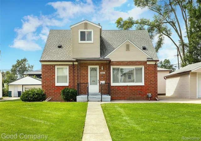 Photo 3 of Single family home for sale at 4105 Durham Rd, Royal Oak, MI 48073 | MLS# 20261077570 | Listing updated on 2026-10-14