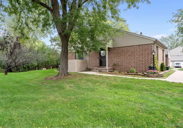 Listing Photo 4 - Condo for sale in building located at 27024 Winchester St, Trenton, MI 48183 - Unit #11