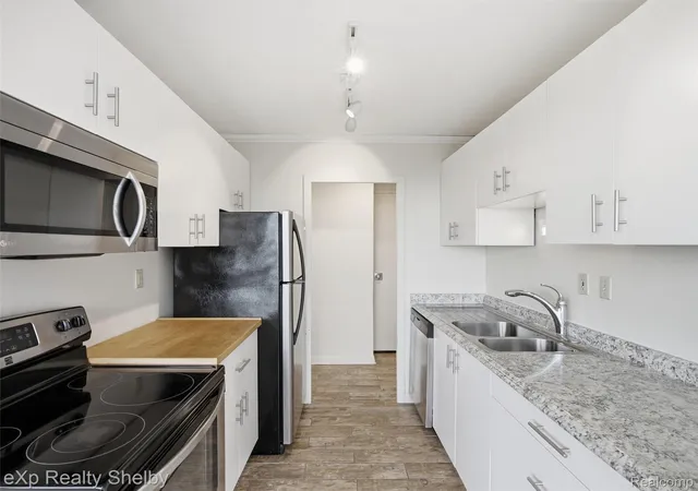 Photo 3 of Condo for sale at 8900 E Jefferson Ave #1021, Detroit, MI 48214 | MLS# 20261077576 | Listing updated on 2026-10-11