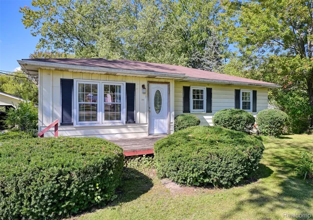 Photo 1 of Single family home for sale at 207 East Rd, Holly, MI 48442 | MLS# 20261077588 | Listing updated on 2026-10-17