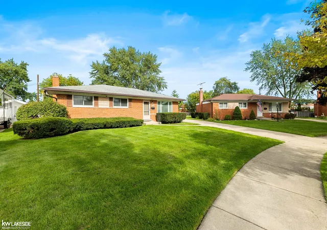 Photo 3 of Single family home for sale at 33214 Priehs Ct, Sterling Heights, MI 48312 | MLS# 58050222932 | Listing updated on 2026-10-18