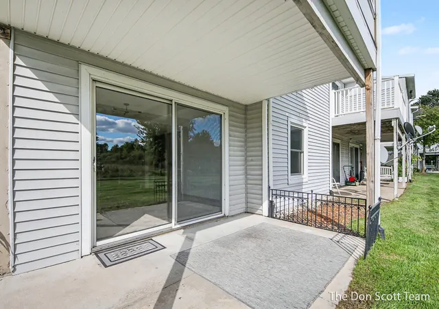 Listing Photo 4 - Condo for sale in building located at 282 Creekside St NW, Sparta, MI 49345