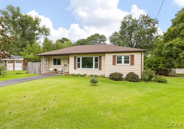 Photo 3 of Single family home for sale at 416 S Scott St, Adrian, MI 49221 | MLS# 56050222938 | Listing updated on 2026-10-21