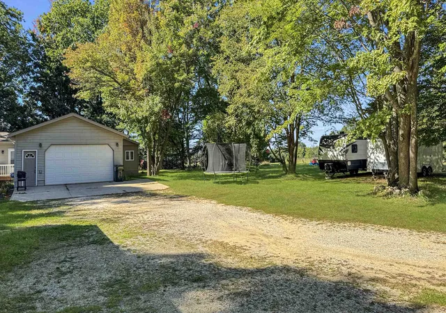 Photo 3 of Single family home for sale at 8281 W Cutcheon Rd, Manton, MI 49663 | MLS# 78080073911 | Listing updated on 2026-10-19