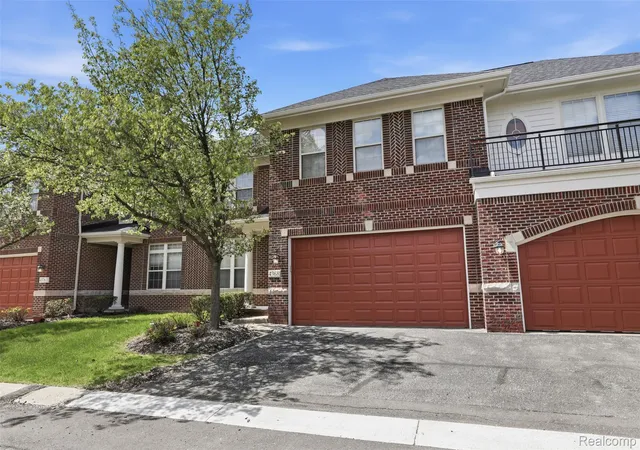 Photo 2 of Condo for sale at 4368 Gateway Cir, West Bloomfield, MI 48322 | MLS# 20261077623 | Listing updated on 2026-10-11