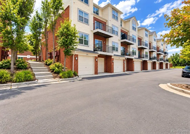 Photo 3 of Condo for sale at 3237 Newbury Pl, Troy, MI 48084 | MLS# 20261077624 | Listing updated on 2026-10-09