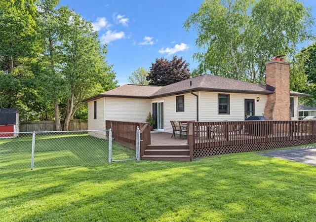 Photo 2 of Single family home for sale at 328 Doris St Nw, Sparta, MI 49345 | MLS# 65026051179 | Listing updated on 2026-10-07
