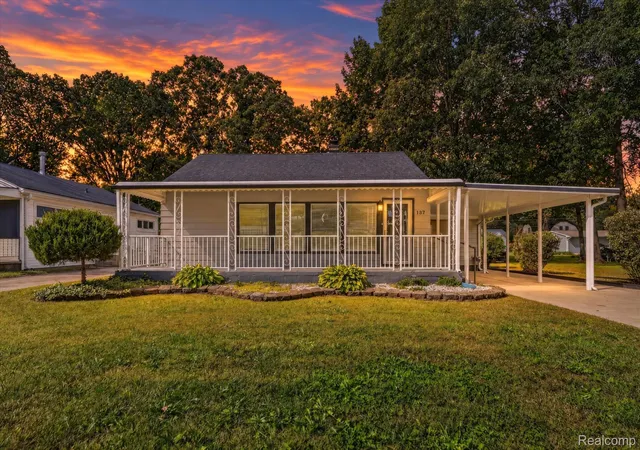 Photo 1 of Single family home for sale at 137 N Parent St, Westland, MI 48185 | MLS# 20261077627 | Listing updated on 2026-10-10
