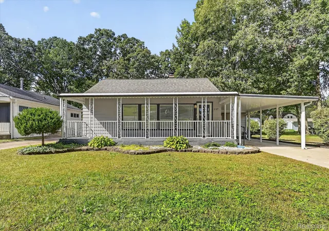 Photo 3 of Single family home for sale at 137 N Parent St, Westland, MI 48185 | MLS# 20261077627 | Listing updated on 2026-10-10
