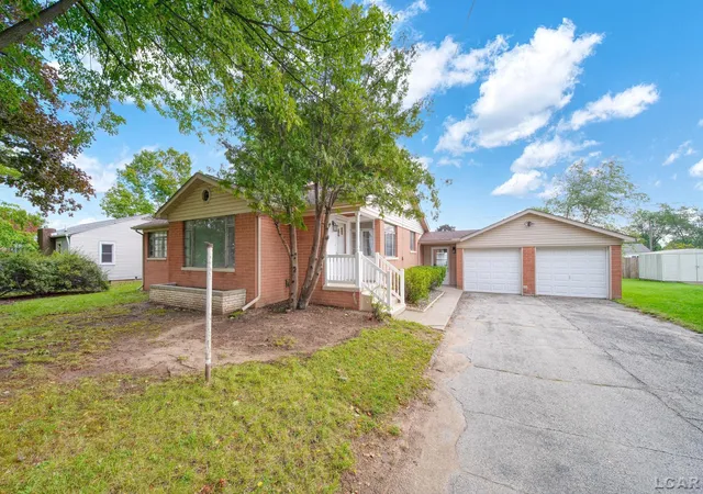 Photo 2 of Single family home for sale at 2937 Airport Rd, Adrian, MI 49221 | MLS# 56050222957 | Listing updated on 2026-10-13