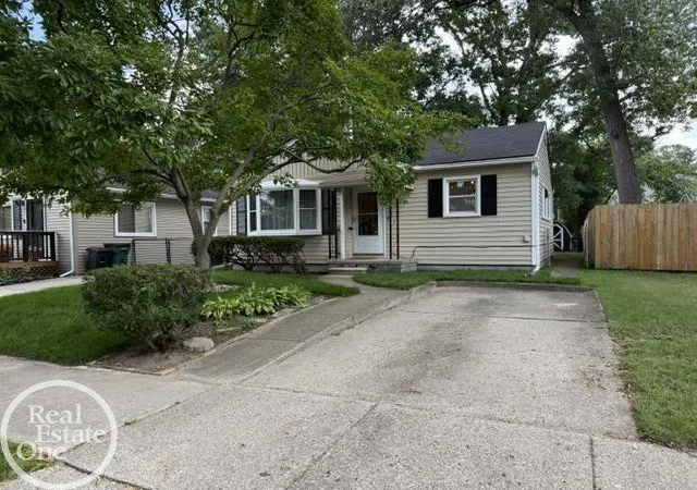 Photo 1 of Sale Pending at 628 E Drayton St, Ferndale, MI 48220 | MLS# 58050222963 | Listing updated on 2026-10-16