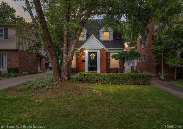 Photo 1 of Sale Pending at 2158 Fleetwood Dr, Grosse Pointe Woods, MI 48236 | MLS# 20261077665 | Listing updated on 2026-10-16