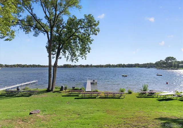 Photo 2 of Single family home for sale at 4035 Iverness Ln, West Bloomfield, MI 48323 | MLS# 20261077694 | Listing updated on 2026-10-11