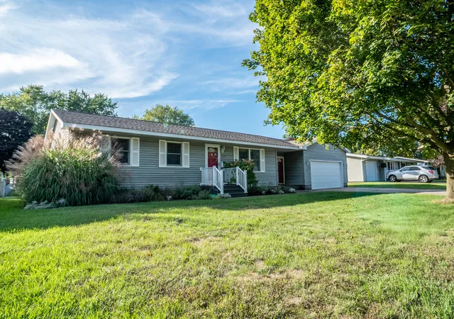 Single family home for sale at 1410 Greenwich St, Manistee, MI 49660 | MLS# 67026051215